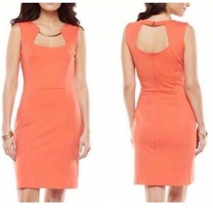 Jennifer Lopez cocktail coral sleeveless dress with gold necklace attached 12